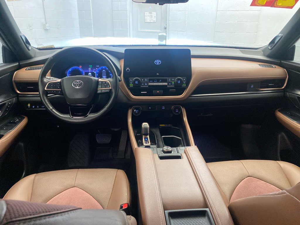 Used 2024 Toyota Grand Highlander AWD Hybrid image 11