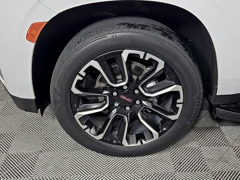 Used 2023 GMC Yukon XL SLT w/ SLT Premium Package RWD image 8