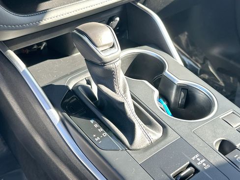 Used 2025 Toyota Highlander LE image 17