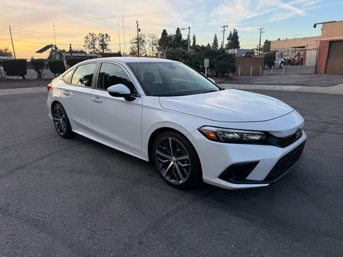 Used 2024 Honda Civic Touring image 3