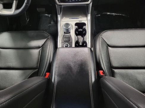 Used 2024 Ford Explorer XLT w/ Equipment Group 202A AWD/4WD image 17