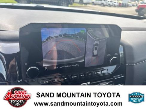 Used 2025 Nissan Pathfinder SL AWD/4WD image 24