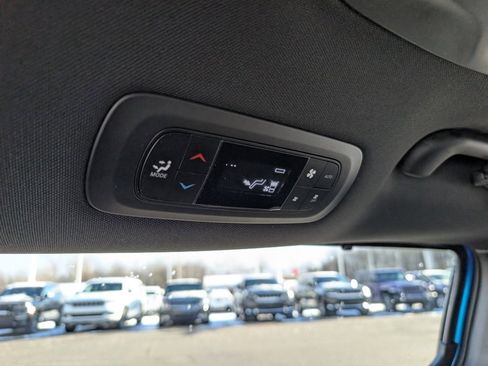 New 2026 Chrysler Pacifica Select image 29