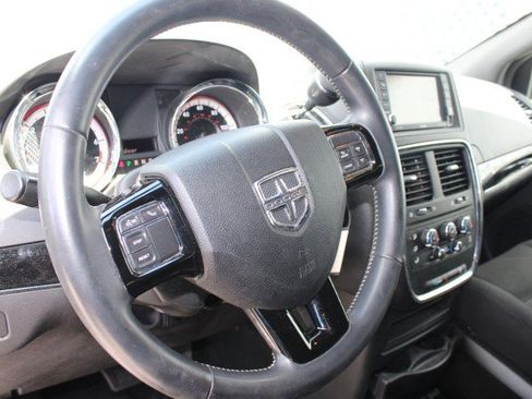 Used 2017 Dodge Grand Caravan SE FWD image 8