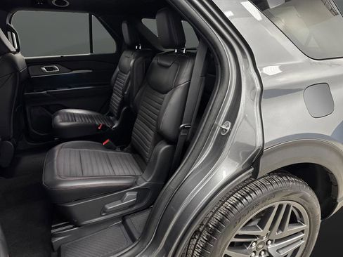 Used 2025 Ford Explorer ST-Line w/ Premium Package image 32