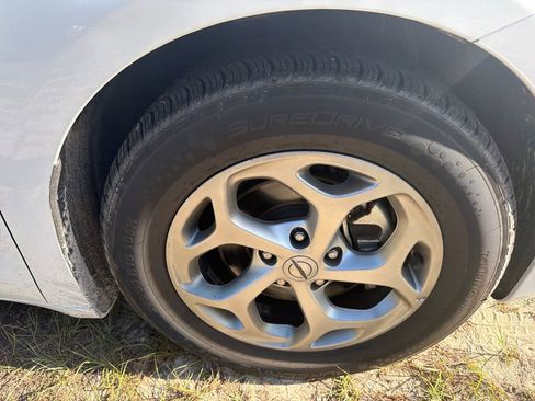 Used 2023 Chrysler Pacifica Limited FWD image 18