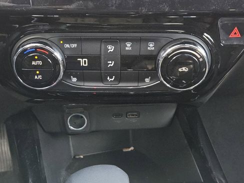 Used 2025 Chevrolet Trax RS w/ Driver Confidence Package image 14