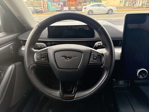Used 2022 Ford Mustang Mach-E Select image 9