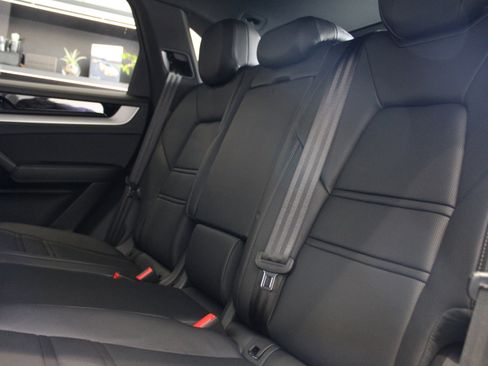 Certified 2025 Porsche Cayenne image 27