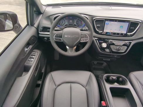New 2026 Chrysler Pacifica Select FWD image 19