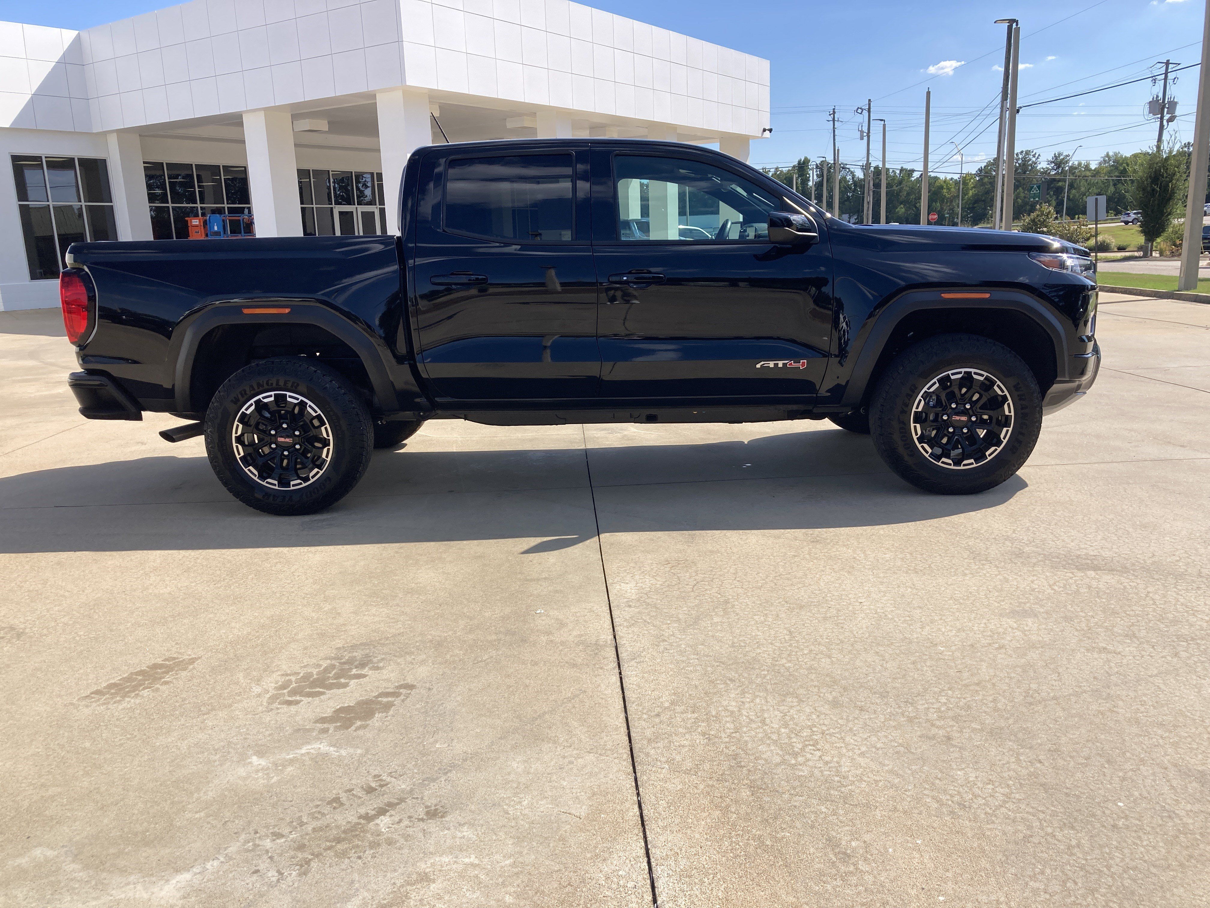 Certified 2026 GMC Canyon AT4 AWD/4WD image 4