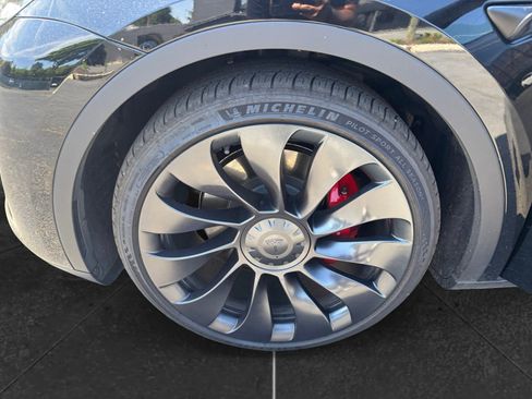 Used 2024 Tesla Model Y Performance AWD/4WD image 13