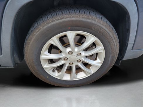 Used 2021 Jeep Cherokee Latitude FWD image 5