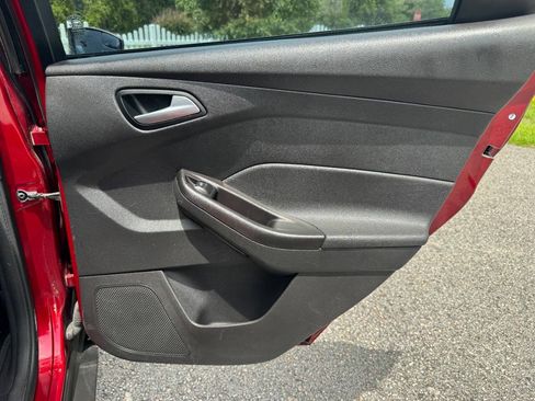 Used 2013 Ford Focus SE FWD image 38