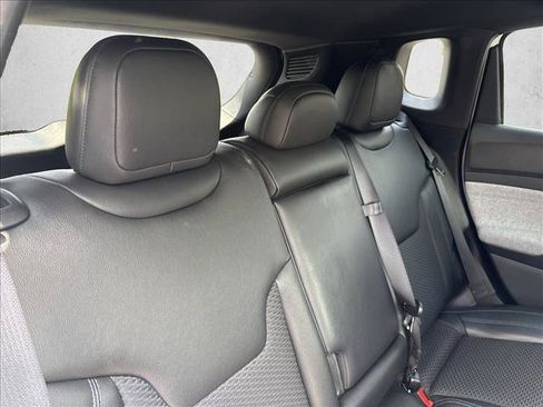 Used 2025 Jeep Compass Latitude AWD/4WD image 21