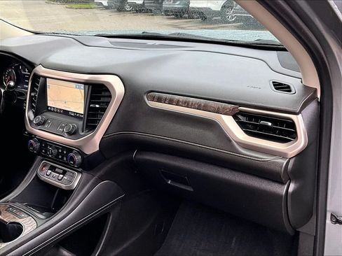 Used 2023 GMC Acadia Denali w/ Denali Ultimate Package AWD/4WD image 13