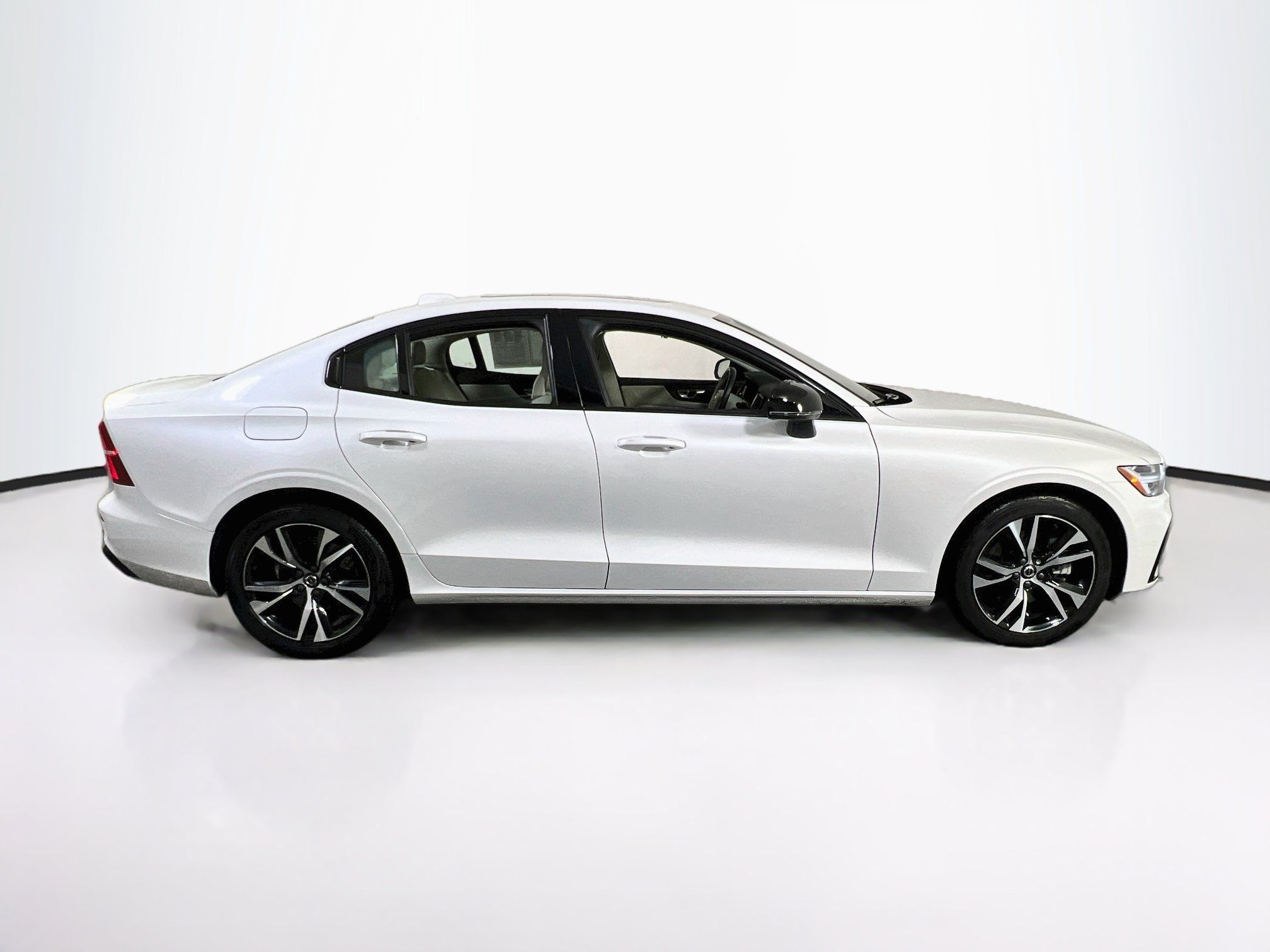 Used 2023 Volvo S60 B5 Core FWD image 4