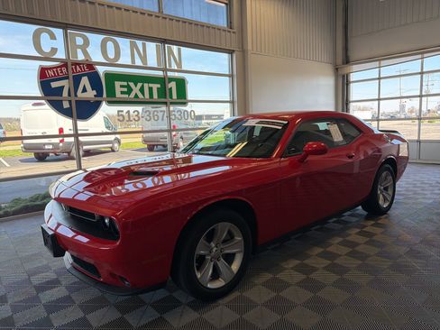 Used 2023 Dodge Challenger SXT image 3