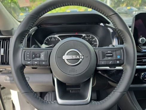 Used 2024 Nissan Pathfinder SV FWD image 21