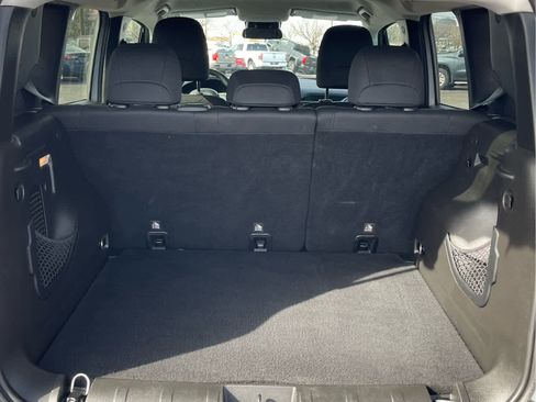 Used 2018 Jeep Renegade Sport w/ Power & Air Group image 25