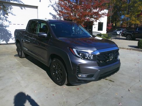 Used 2023 Honda Ridgeline RTL-E image 2