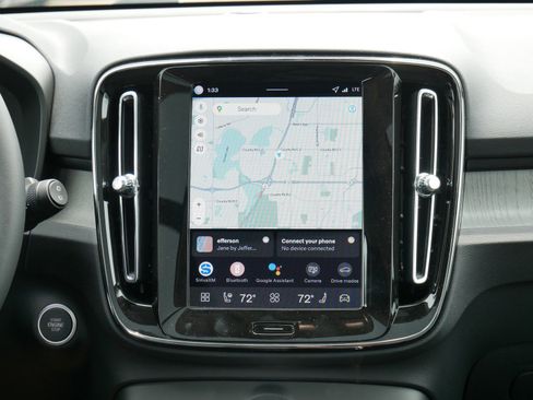 New 2026 Volvo XC40 B5 Plus w/ Protection Package Premier image 8