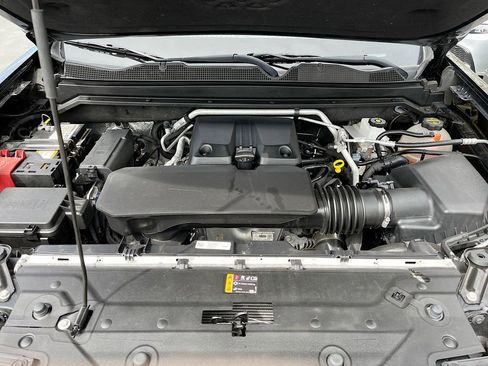 Used 2024 Chevrolet Colorado Trail Boss AWD/4WD image 29