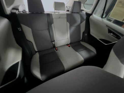 Used 2020 Toyota RAV4 XLE FWD image 33