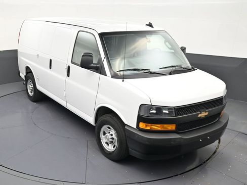 Used 2025 Chevrolet Express 2500 w/ Driver Convenience Package RWD image 19