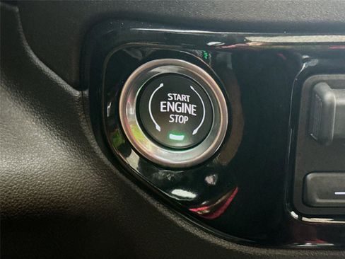 Used 2025 Chevrolet Silverado 2500 LTZ w/ LTZ Convenience Package image 12