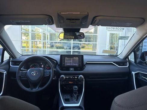 Used 2020 Toyota RAV4 XLE AWD/4WD image 28