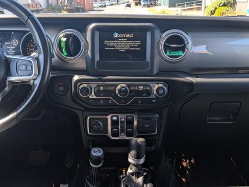 Used 2021 Jeep Wrangler Unlimited Sahara AWD/4WD image 10