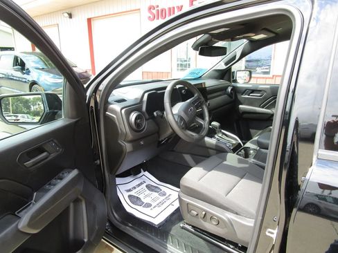 Used 2024 Chevrolet Colorado Trail Boss w/ Technology Package AWD/4WD image 10