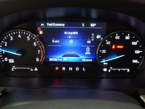 Used 2021 Ford Explorer XLT w/ Equipment Group 202A RWD image 12