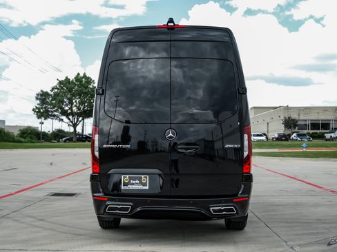 Used 2022 Mercedes-Benz Sprinter 2500 image 12