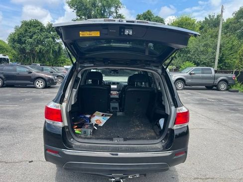 Used 2012 Toyota Highlander Limited w/ Tow Pkg FWD image 11