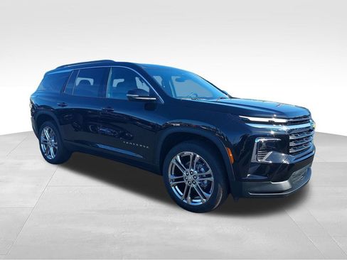New 2027 Chevrolet Traverse LT w/ LPO, Floor Liner Package FWD image 7