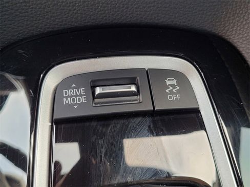 Used 2025 Toyota Corolla Hatchback image 20