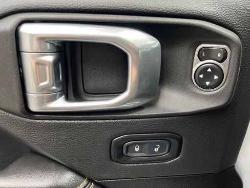 Used 2024 Jeep Wrangler Unlimited Sahara AWD/4WD image 30