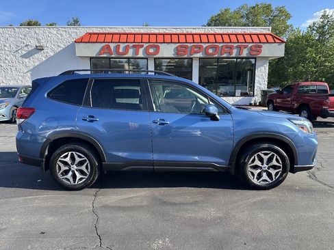 Used 2020 Subaru Forester Premium AWD/4WD image 4