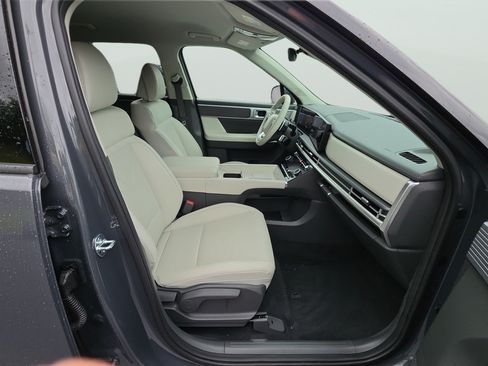 Used 2026 Hyundai Santa Fe SEL FWD image 18