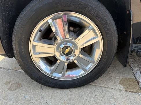 Used 2010 Chevrolet Suburban LTZ AWD/4WD image 12