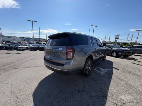 Used 2021 Chevrolet Suburban LT image 6