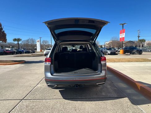 Used 2025 Volkswagen Atlas SE image 18