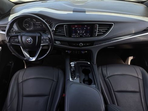 Used 2024 Buick Enclave Essence image 10