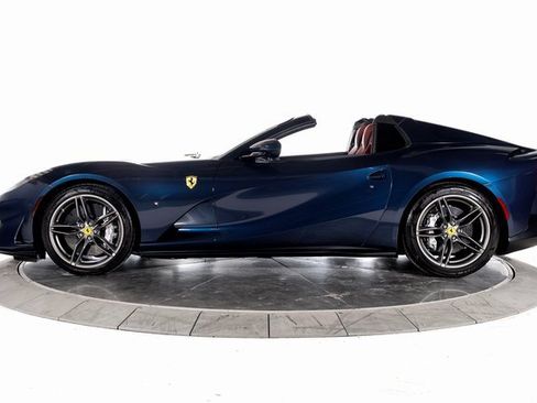 Used 2021 Ferrari 812 GTS image 3