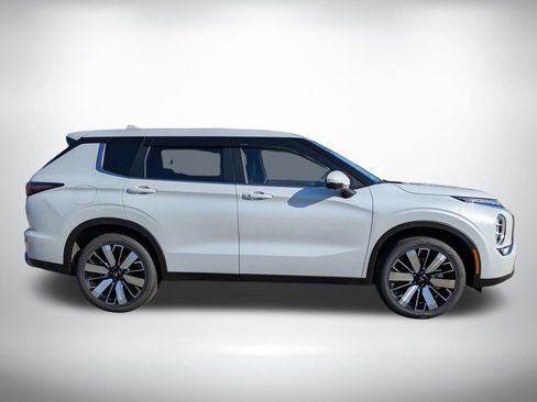 New 2026 Mitsubishi Outlander SE FWD image 3