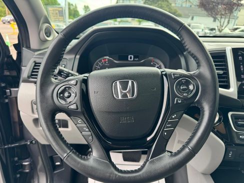 Used 2017 Honda Pilot Touring image 17