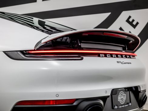 Used 2024 Porsche 911 Carrera RWD image 12
