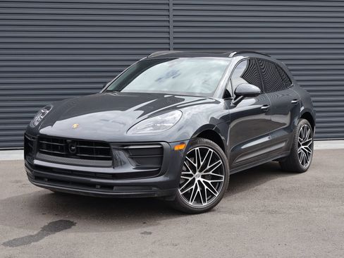 Certified 2023 Porsche Macan AWD/4WD image 1
